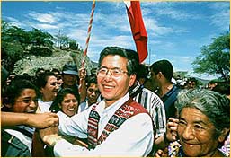 Alejandro Toledo campaigning in Arequipa, April 2001